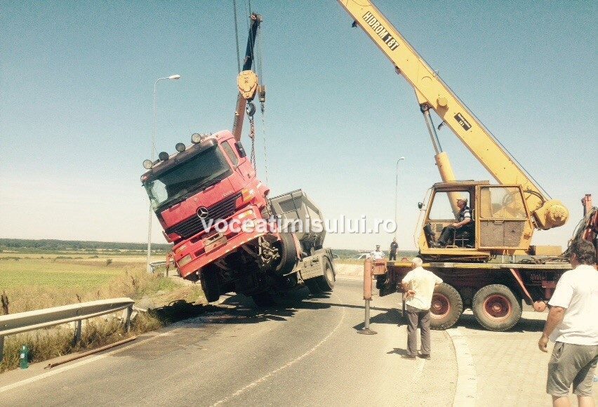 camion-încărcat-cu-piatră@08