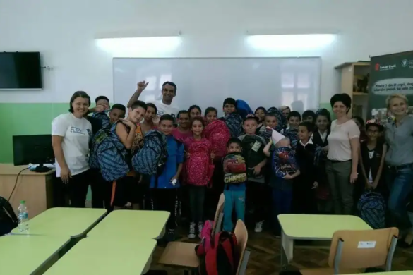 Campania „Vreau și eu la școală!” a făcut fericiți 30 de copii ai unei școli din Timișoara. Cum au fost ajutați