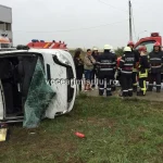 Microbuz rasturnat la Remetea Mare. 10 jpg