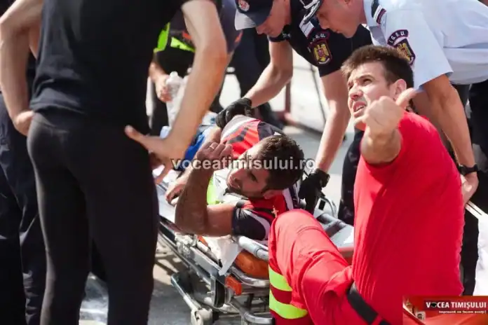 Pompier RĂNIT pe stadionul Dan Păltinișanu! ”Colegii” de la SMURD au intervenit VIDEO/FOTO