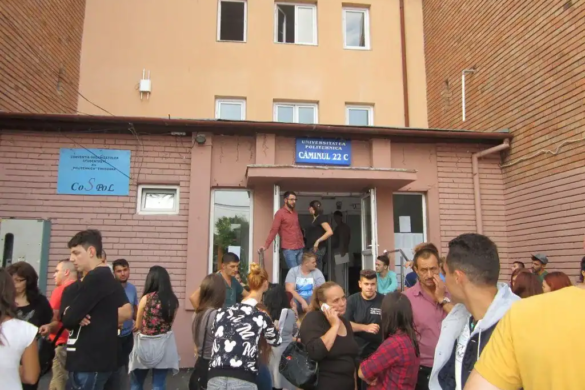 REPORTAJ. Odiseea „bobocilor” cazați ieri la căminul 22C al Universității Politehnica Timișoara a durat mai bine de 14 ore