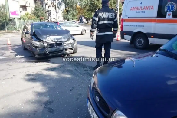 Coliziune între un BMW și un Ford, la intersecția străzii Cluj cu bulevardul Eroilor de al Tisa, după ce un șofer a trecut pe roșu
