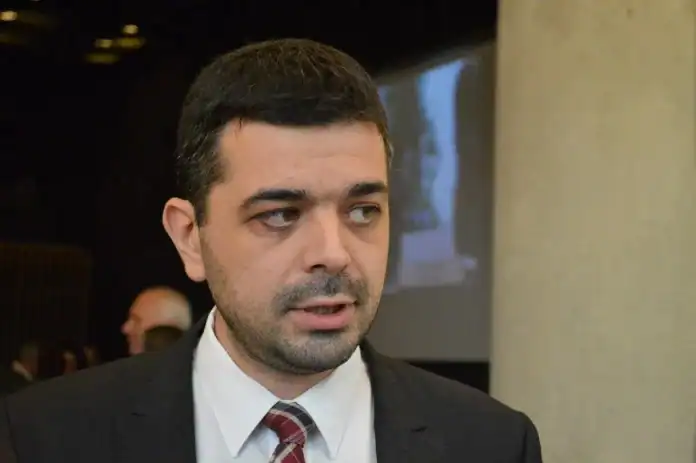 Proiectul parcării de lângă Hotelul Timișoara a fost amânat. Consilierii județeni vor avea cinci locuri de parcare garantat