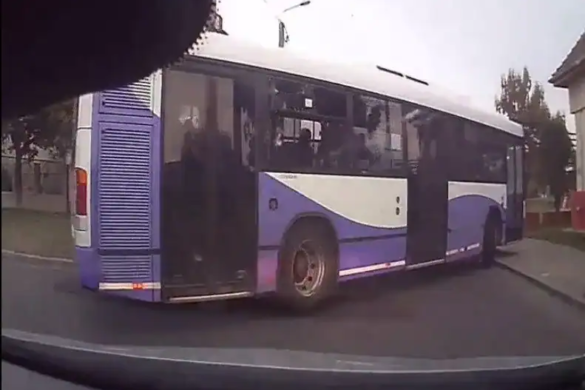 Tupeu de NESIMŢIT ! Şoferul unui autobuz RATT pe linia 28, sfidează bunul simţ şi pe ceilalţi participanţi la trafic