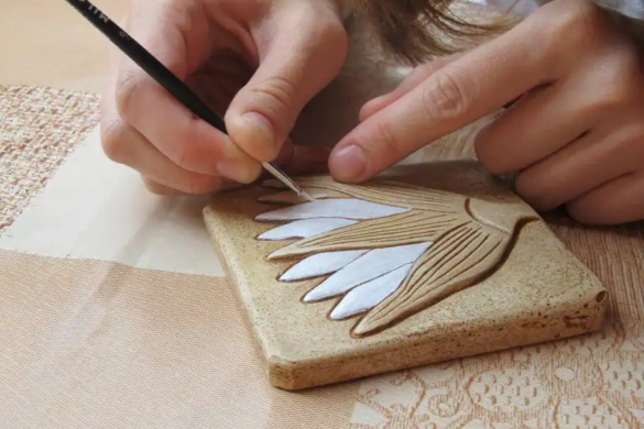 Atelier INEDIT de pictură pe basorelief, în weekend, la Iulius Mall