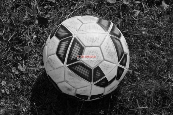 Fotbalul din România, în DOLIU! Sport cu banderole negre și momente de reculegere, în toată țara