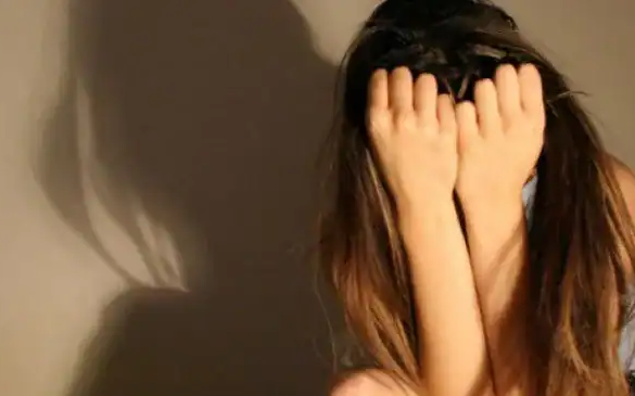Procurorii DIICOT au reținut un bărbat, bănuit de trafic și acte sexuale cu minori. Cum acționa acesta