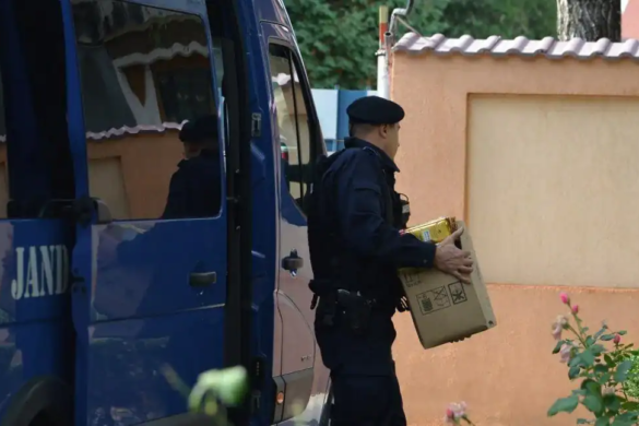 Trei persoane care încercau să vândă produse contrafăcute, depistate în Piața Flavia
