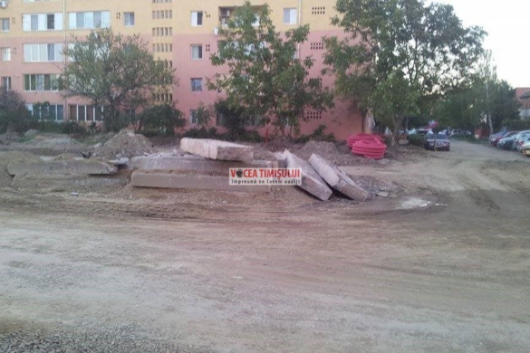 FOTOREPORTAJ Șantierul de ”trei luni” de pe strada Podeanu, gata la anu’! Lucrările STAGNEAZĂ