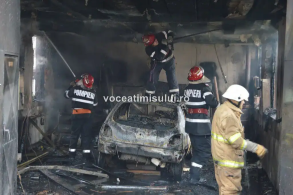 Incendiu urmat de o EXPLOZIE în comuna Giroc. Un garaj a fost distrus în totalitate