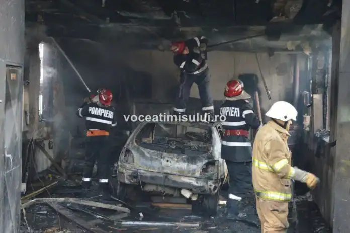 Incendiu urmat de o EXPLOZIE în comuna Giroc. Un garaj a fost distrus în totalitate EXPLOZIE în comuna Giroc14 jpg