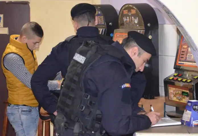 RAZIE a jandarmilor timișoreni împotriva absenteismului, în urma căreia au fost depistați 20 de elevi jandarmi jpg