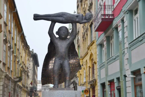 Primele statui au fost montate în centrul Timișoarei. Nicolae Robu: „Mi-ar plăcea Tarzan cu maimuțica”