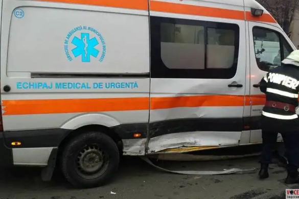 Masina in care se aflau mama si un bebelus, izbita de o ambulanta SMURD, la Timisoara