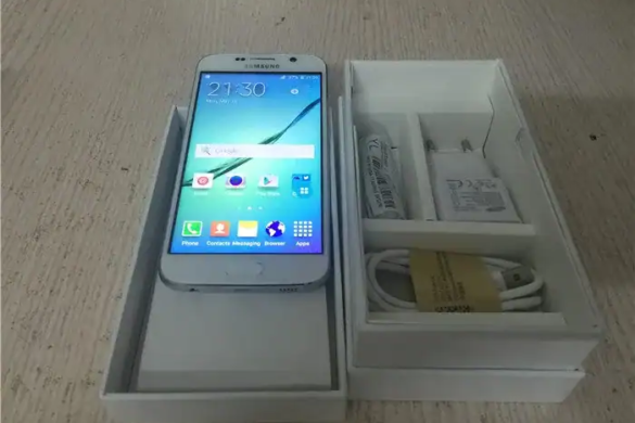 Un bărbat, depistat cu smartphone-uri contrafăcute, care încerca să le vândă trecătorilor în zona Complexului Comercial Euro