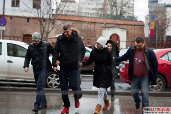 Familia Nedelcu, adusă cu ,”blocatoare” pe mâini la Parchet. UPDATE: Doar control judiciar pentru ”îngeri”