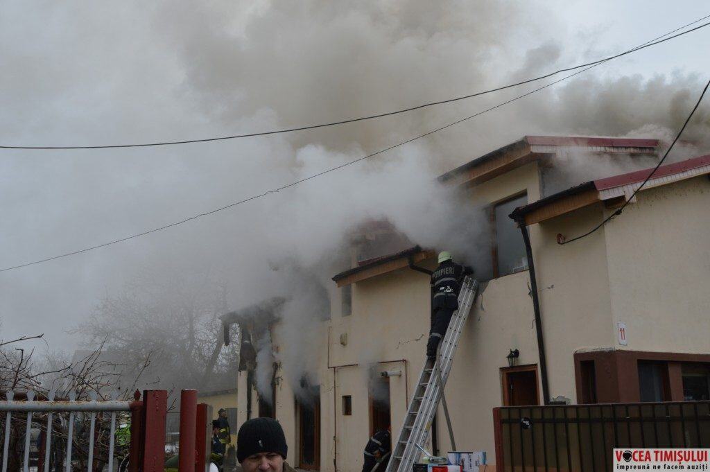 casă-în-flăcării11
