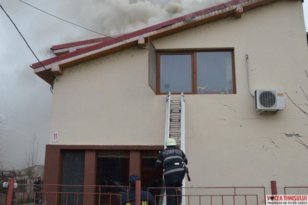 casă-în-flăcării13