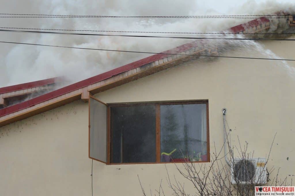 casă-în-flăcării23