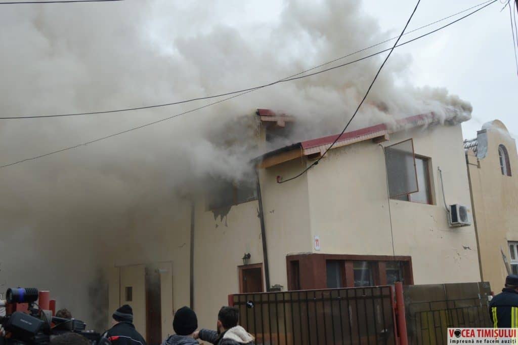 casă-în-flăcării24