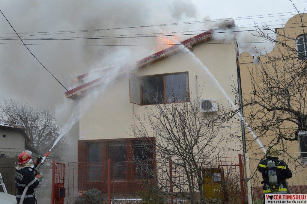 casă-în-flăcării29