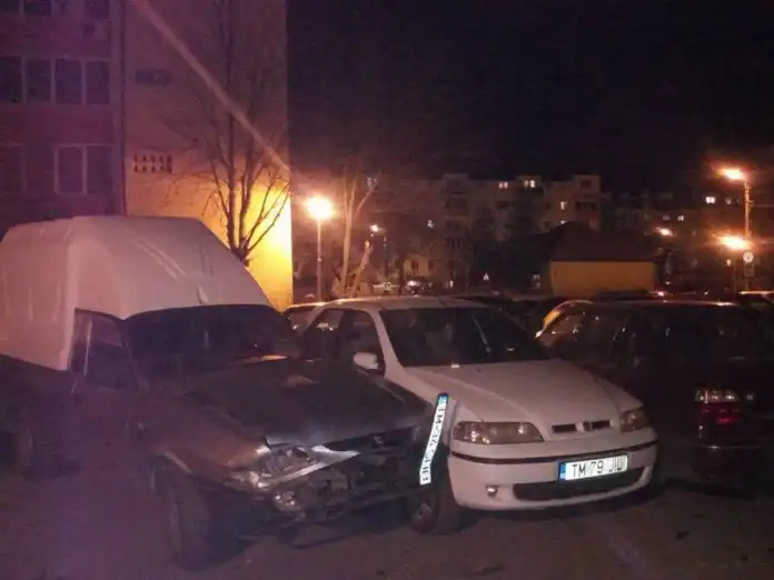 Accident în Calea Șagului: un șofer a lovit mai multe mașini parcate și a fugit 12666279 955402584508876 691252411 n jpg
