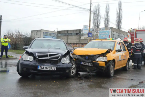Accident rutier Calea Stan Vidrighin și bulevardul Francesco Illy10 jpg Accident rutier Calea Stan Vidrighin și bulevardul Francesco Illy10 jpg