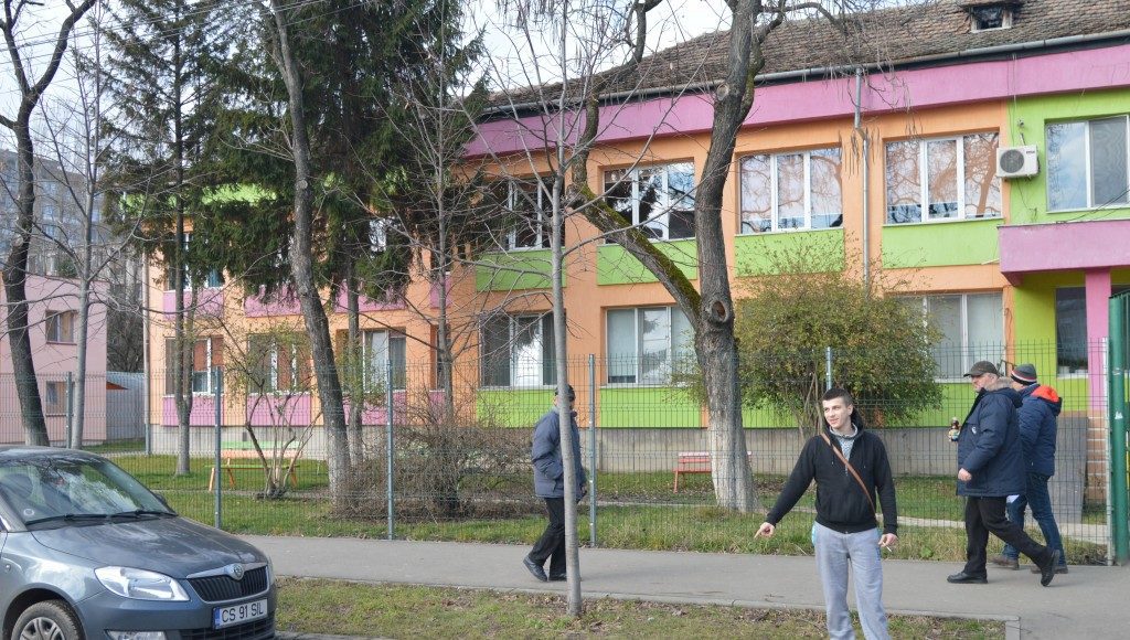 Tinerii-care-au-vandalizat-zeci-de-autoturisme-din-zona-Dacia12