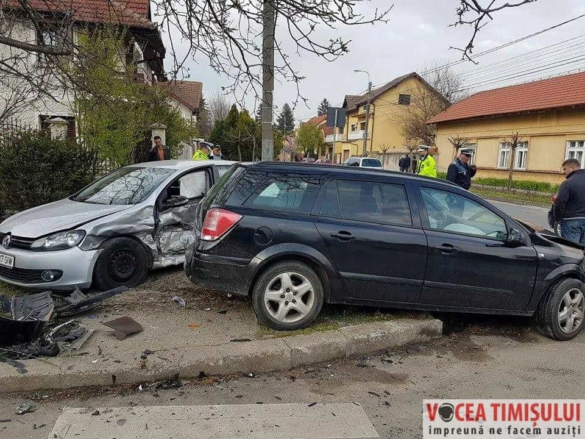Accident la intersectia strazilor Martir Cernaianu cu Ioan Plavosin5