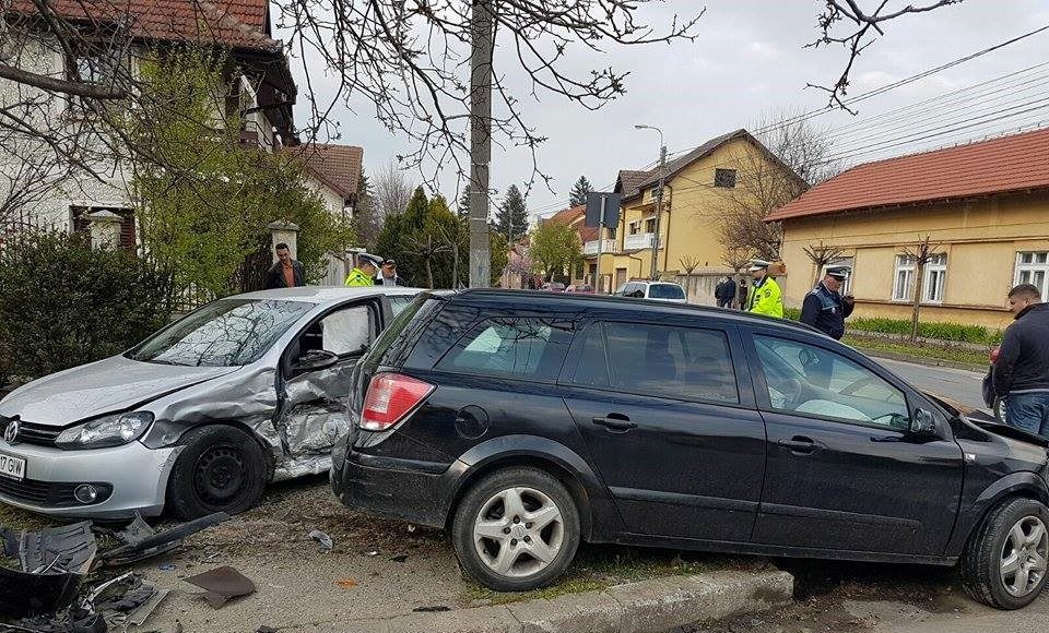 Accident-la-intersectia-strazilor-Martir-Cernaianu-cu-Ioan-Plavosin5