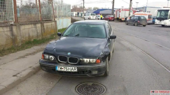 Accident la intersecția străzilor Ioan Slavici și Ovidiu Cotruș1 jpg