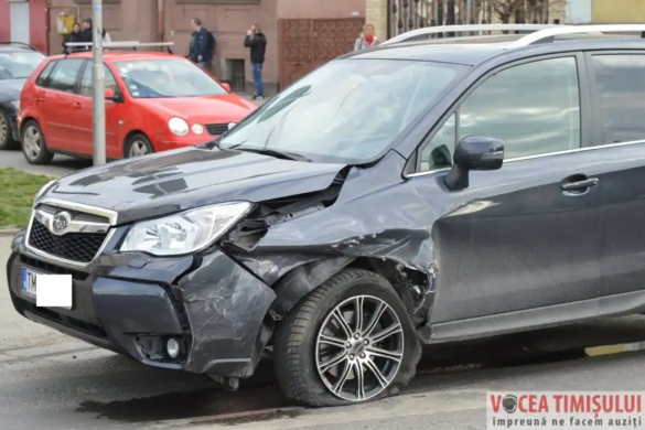 Accident în zona Andrei Șaguna, după ce un șofer a trecut pe roșu