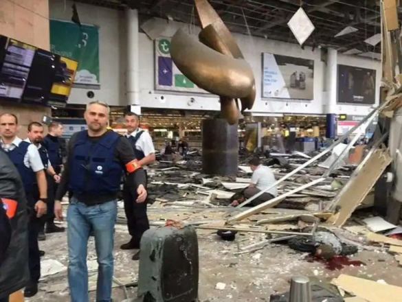 Atentate sinucigașe pe aeroportul din Bruxelles și la metrou.1 jpg Atentate sinucigașe pe aeroportul din Bruxelles și la metrou.1 jpg