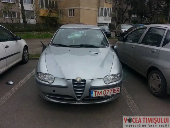 Autoturism vandalizat in Piata Dacia din Timisoara5 jpg Autoturism vandalizat in Piata Dacia din Timisoara5 jpg