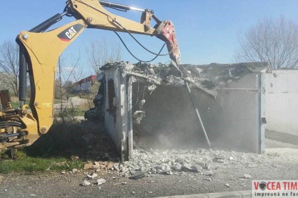 A început demolarea garajelor de pe strada Orion din Timișoara