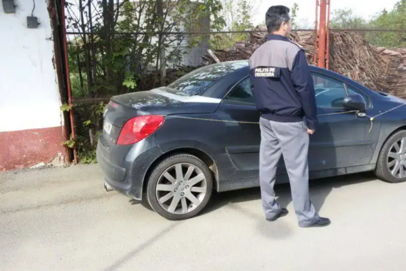 Mașină furată în Franța, descoperită de polițiști în Vama Cenad