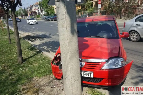 Dorel face victime pe strada Cluj: un timișorean și-a avariat mașina după ce a intrat într-un morman de moloz lăsat nesemnalizat pe șosea