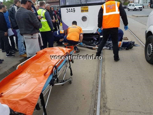 Femeie lovită de tramvai6