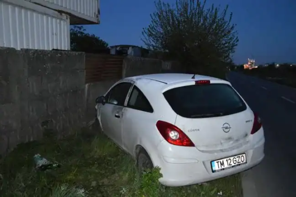 Șofer urmărit de polițiști pe străzile Timișoarei. Mașină abandonată în urma unui accident