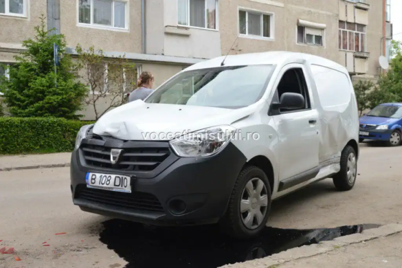 Trei maşini avariate într-un accident în Zona Soarelui