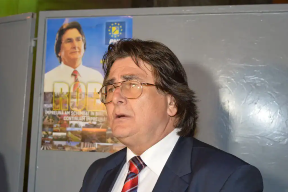 Start de campanie electorală la Timișoara: candidații PNL au lipit afișe în Piața Libertății, la miezul nopții