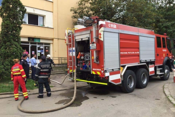 Incendiu într-un cămin al USAB. Zeci de studenți evacuați