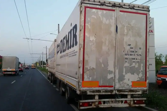 Amendaţi de Poliţia Locală pentru că se deplasau cu vehicule de mare tonaj prin Timişoara