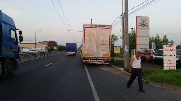 Accident TIR Calea Lugojului stalp 8