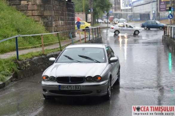 Pasajul Popa Șapcă, inundat în urma ploilor