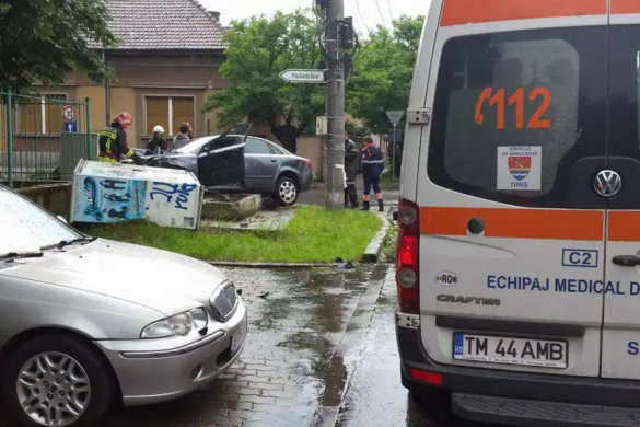 Trei persoane, printre care și un copil, rănite în urma unui accident, la Timișoara