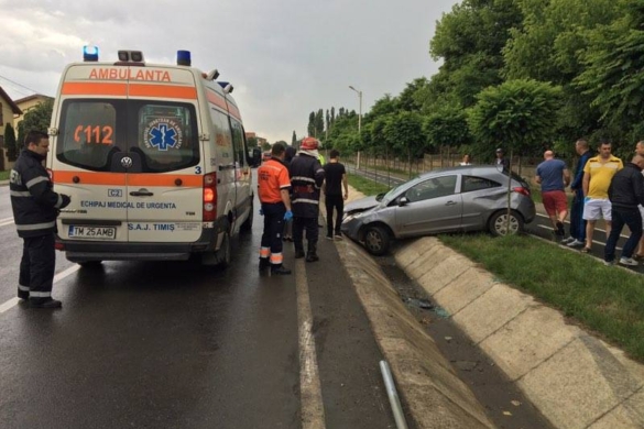 Accident rutier în apropiere de Timișoara: două femei la spital, după ce mașina în care se aflau s-a răsturnat
