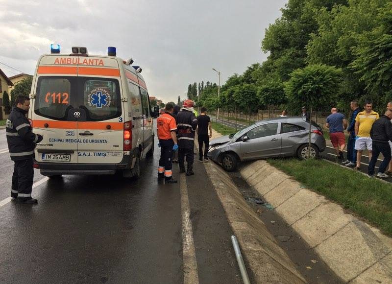 accident-giroc-masina-rasturnata-2