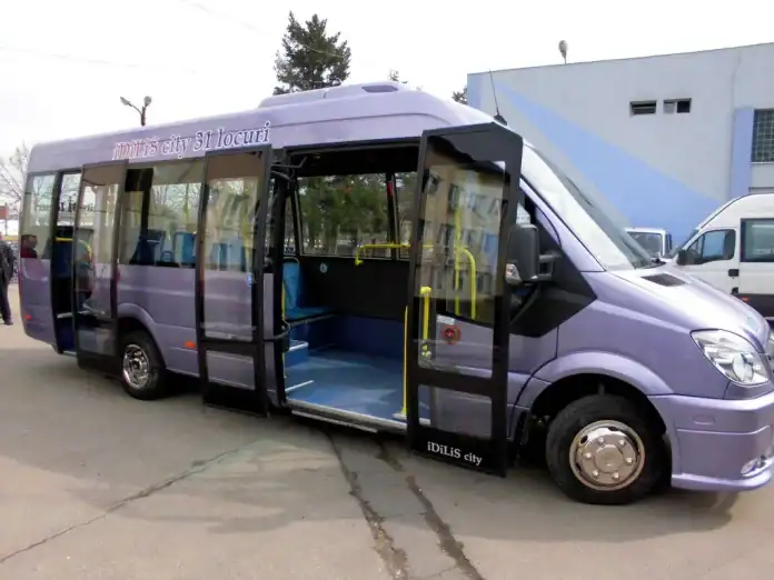 Autobuzele de mici dimensiuni întârzie. Ce planuri are primăria pentru înnoirea parcului auto