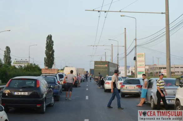 stâlp de pe marginea drumului.1 jpg